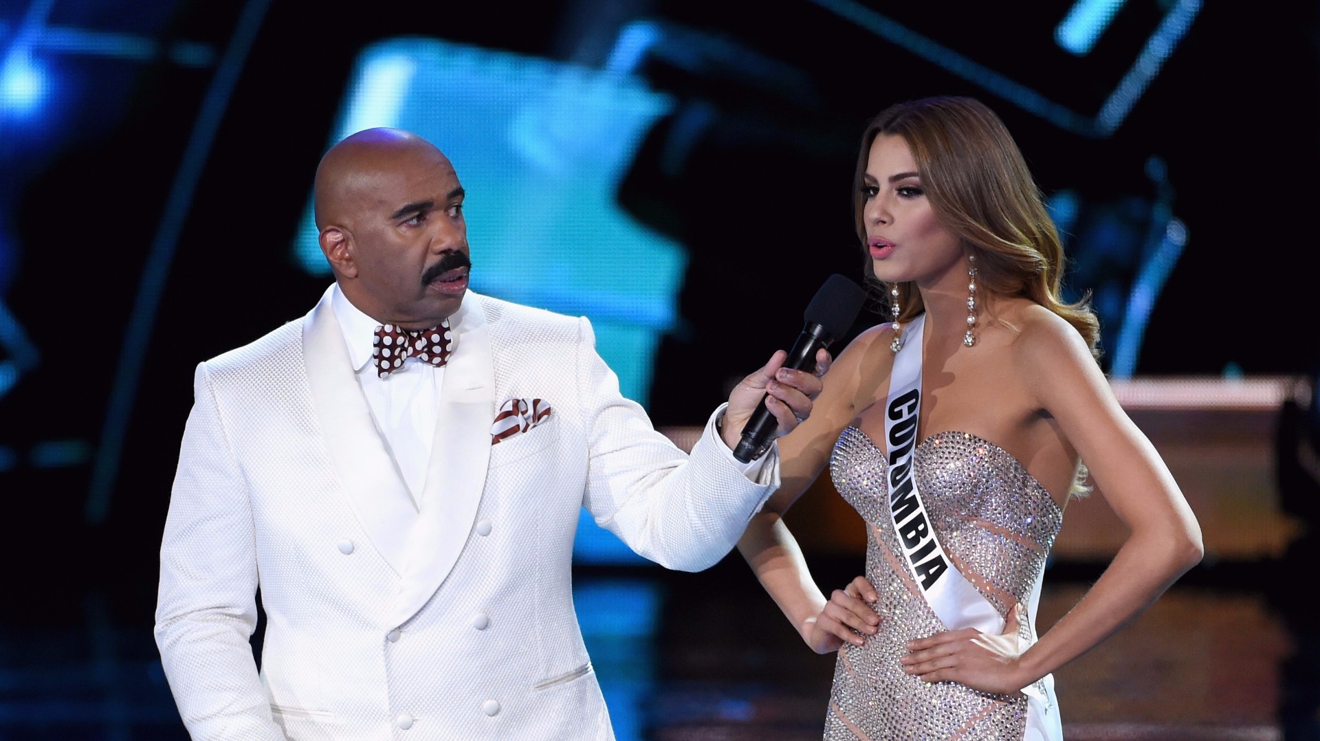 People Hate You Miss Colombia Roasts Steve Harvey At Miss Universe 2017